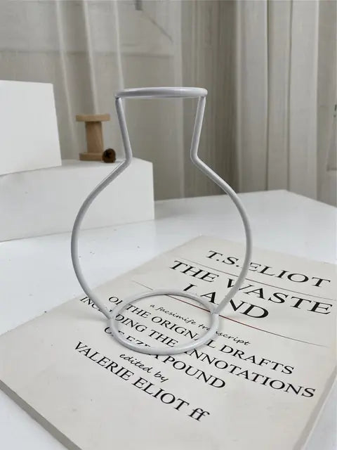 Nordic Iron Flower Vase – Minimalist Metal Vase Decor