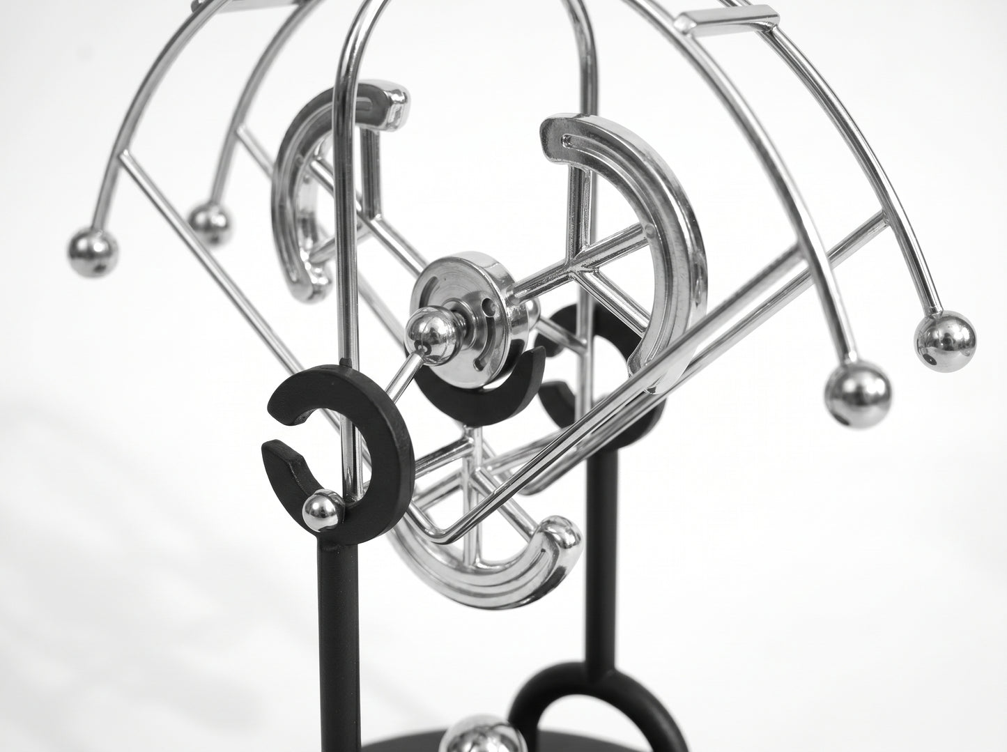 Mini Newton's Cradle – Desk Pendulum Decor & Office Gift